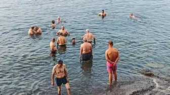 Ahlat'ta güne Van Gölü'nde yüzerek başlamanın geleneği yaşatılıyor