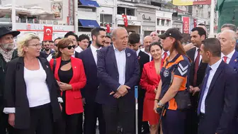 Gürsel Tekin, Taksim'de esnaf ve vatandaşlarla bir araya geldi