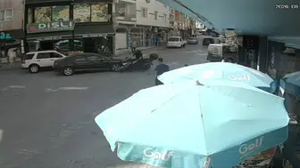 Bursa'da kavşakta motosiklet kazası: sürücü hafif yaralandı