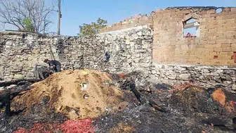 Eskişehir'de müstakil evde çıkan yangın geceyi alevlere boğdu