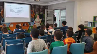 Gençlere dijital dünyanın belirsizlikleri üzerine farkındalık semineri