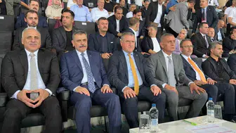 Bakan Çiftçi ve Hacıosmanoğlu, Amedspor-Erzurumspor maçında birlikteydi