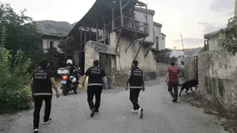 Kozan'da uyuşturucu denetimlerinde terör örgütü üyesi yakalandı
