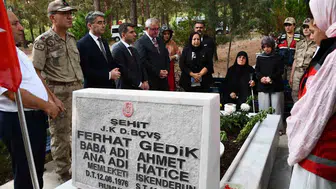 Şehit başçavuş ferhat gedik, mezarı başında ailesiyle anıldı