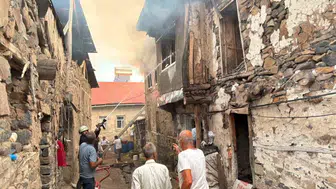 Kemaliye Kışlacık köyünde çıkan yangın, 8 evi harabeye çevirdi