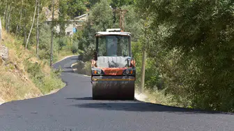 Hakkâri'de asfaltlama çalışmaları hız kesmeden devam ediyor