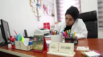 Elazığ'da tek kimyager Derya Çambay, yüzme havuzlarının güvenliğini sağlıyor