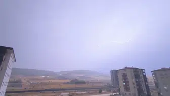 Gaziantep'te etkileyici şimşek fırtınası geceyi aydınlattı
