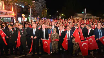 Isparta’da 30 Ağustos Zafer Bayramı coşkusunu Kubat konseriyle yaşadı
