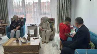 Leman Yenigün, koruyucu aileyi ziyaret ederek desteklerini iletti