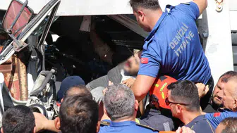 Denizli'de zincirleme kaza: Yaralı sürücüler itfaiye ekiplerince kurtarıldı