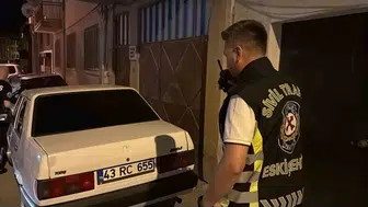 Eskişehir'de drift yapan sürücüden ilginç kaçış: Babaannenin ricası