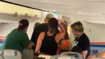 Antalya Havalimanı'nda yolcular saatlerce bekledi: Bagaj krizi yaşandı