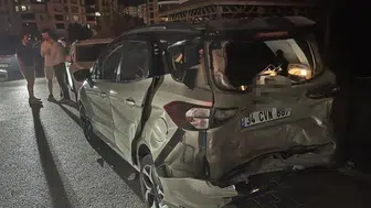 Niğde'de zincirleme kazada hasar büyük, sürücü kayıplara karıştı