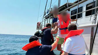 Marmaris'te karaya oturan tekne faciası: 11 kişi kurtarıldı
