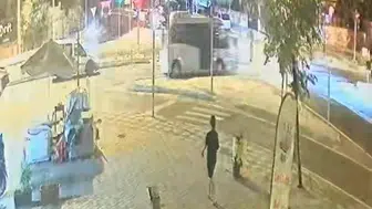 Motosikletin kırmızı ışıkta geçişi kazayla sonuçlandı