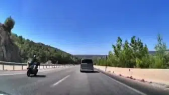 Milas'taki zincirleme kaza anı güvenlik kamerasına yansıdı
