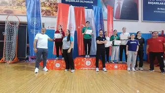 Kartepeli karateci hayrunisa sadan, Türkiye şampiyonu oldu