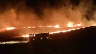 Tekirdağ'da geceyi aydınlatan tarla yangını: 200 dönüm alan küle döndü