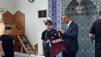 Yomra'daki miniklere Kur'an kursu hediyesi: Trabzonspor forması