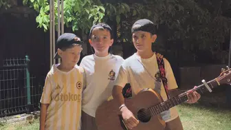 Küçük müzisyen ikizler Deniz ve Çağan Kütahya'da sahne aldı
