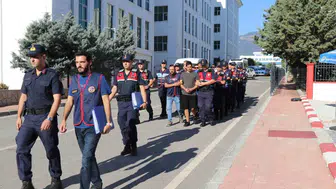 Denizli'de haraç çetesi operasyonu: Sırıtarak adliyeye girdi, tutuklandı