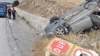 Afyonkarahisar'da devrilen otomobilde iki kişi yaralandı