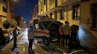 Bayrampaşa'da ambulans ile otomobil çarpıştı: Üç sağlık personeli yaralandı