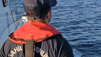 Denizde mahsur kalan kişiyi Sahil Güvenlik başarılı bir şekilde kurtardı