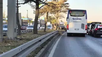 Eskişehir'de otomobil refüje çıktı: Maddi hasar ile atlatıldı