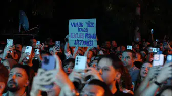 Tavas zeybek festivalinde Merve Özbey rüzgarı esti