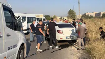 Eskişehir'de iki otomobil kafa kafaya çarpıştı