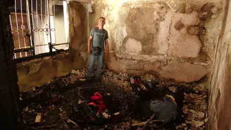 Hatay'da elektrik tesisatından çıkan yangında depremzede ailenin evi yandı
