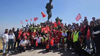 Motosiklet tutkunlarından Kocatepe'ye zafer sürüşü