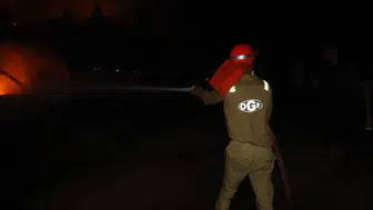 Fethiye'deki orman yangını evleri tehdit ediyor: tahliye işlemleri devam etmekte