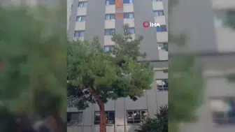 Samsun'da öğretmenevi duvarından düşen beton parçaları korku yarattı