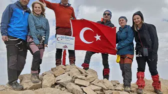 Yüksek irtifaya tırmanan dağcılar Cilo Dağları'nda zirve yaptı