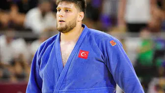 İbrahim Tataroğlu, 20. Akdeniz Oyunları'nda altın madalya kazanarak gururumuz oldu