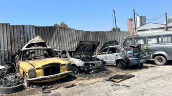 İzmir'de otomobil yangını, 4 aracı daha kül etti