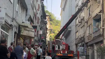 Bursa'da üç katlı binada çıkan yangın mahalleliyi paniğe soktu