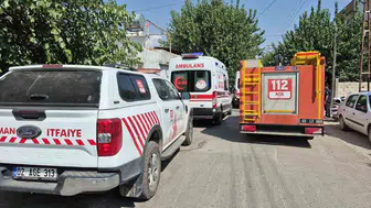 Adıyaman'da yıkım sırasında duvar altında kalan işçi hastaneye kaldırıldı