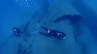 Kuşadası'ndaki batık uçak, dalış tutkunlarının gözdesi haline geldi