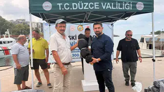 Akçakoca'da balıkçılara yeni ağ desteği sağlandı