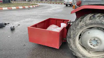 Kavak'ta hafif ticari araç ile traktör çarpıştı: Maddi hasar oluştu