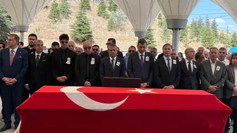 Eski CHP milletvekili selvi son yolculuğuna devlet erkânıyla uğurlandı