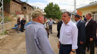 Vali Eldivan yangın sonrası mağdurlarla bir araya geldi