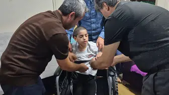 Ecenur, depremzedeler için 1 ton kapak topladı: Tekerlekli sandalye bağışı ile umut oldu