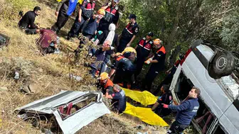 Sivas'ta yolcu minibüsü kaza yaptı: 4 kişi yaşamını yitirdi