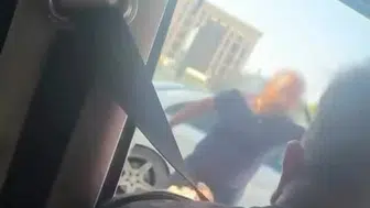 Bursalı minibüs şoförünün otomobil sürücüsüne saldırısı sokakta gergin anlar yaşattı
