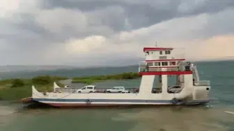Elazığ'daki fırtına feribot seferlerini durma noktasına getirdi